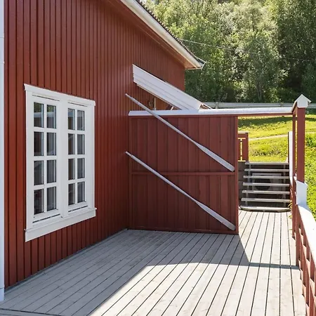 Flott Sjohus Rett Ved Nyaraló Saltstraumen