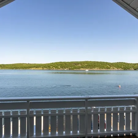 Flott Sjøhus Rett Ved Saltstraumen