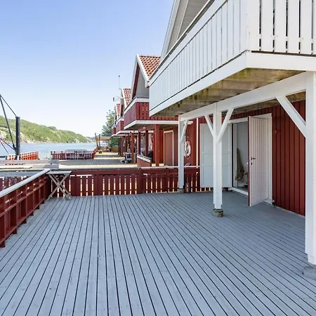 Flott Sjohus Rett Ved Nyaraló Saltstraumen