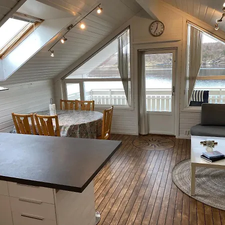 Flott Sjohus Rett Ved Nyaraló Saltstraumen